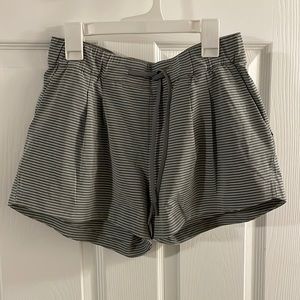 Lululemon shorts size 6 gray and white striped